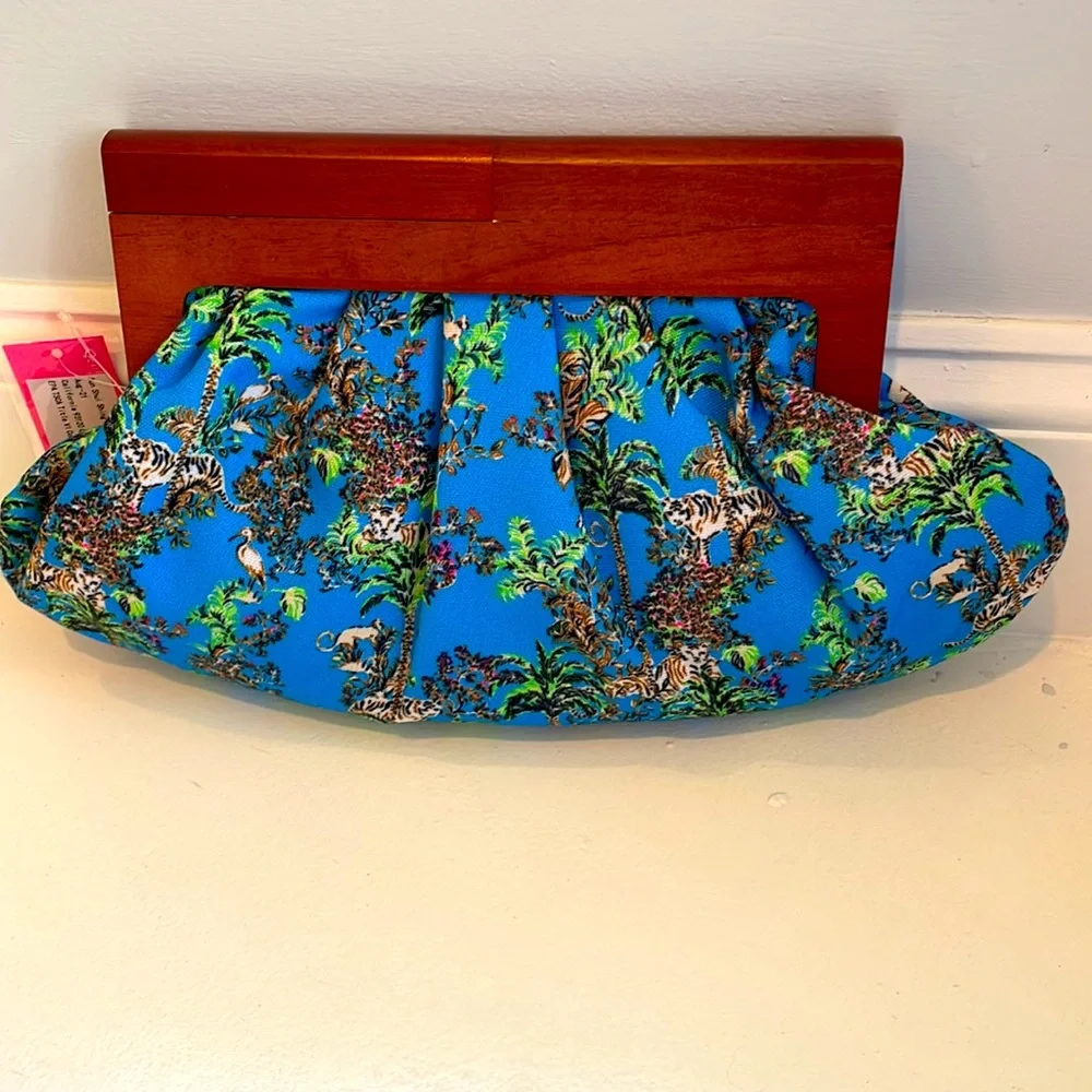 GWP Bermuda Clutch in Blue Thistle Tiger Queen Lilly Pulitzer - Picture 3 of 6